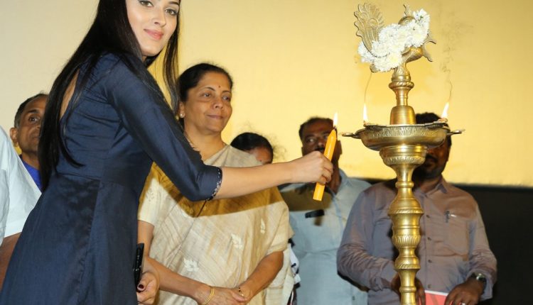 Chalo Jeete Hain Special Screening Stills (8)