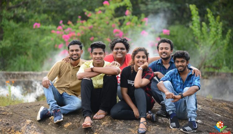Oru Adaar Love Movie Stills (7)