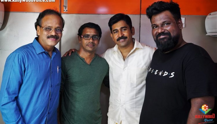 Kolaigaran Team Cake Cutting Images (6)
