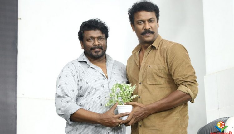 Oththa Seruppu Size 7 (6)